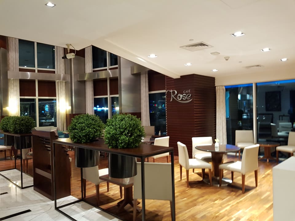 Gastro Rose Rayhaan by Rotana