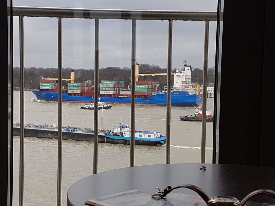Ausblick 5. Etage  elaya hotel hamburg finkenwerder