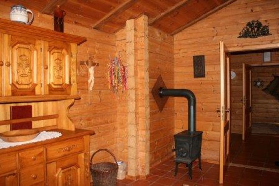 Wohnzimmer mit Kanonenofen Waldhofalm