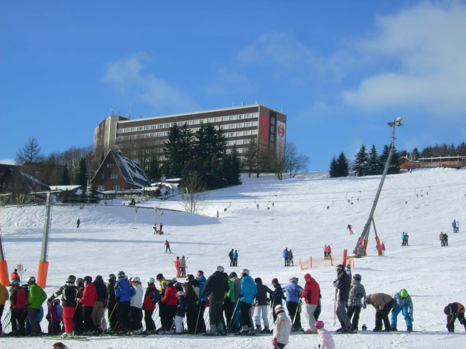 Blick zum Hotel AHORN Hotel Am Fichtelberg