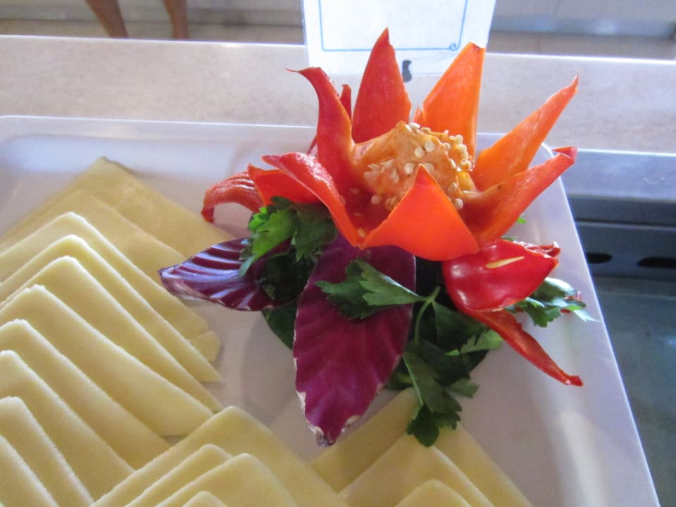 Essen liebevoll dekoriert HARPIN Happy Days Beach Hotel