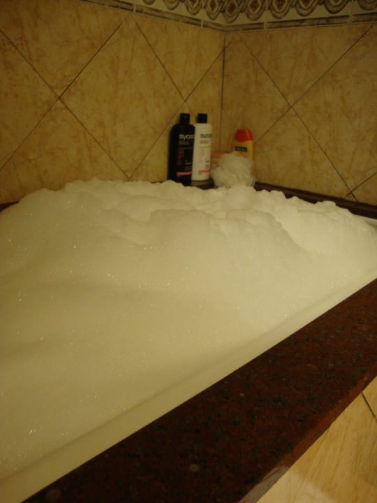 Schaumbad in der Jacuzzi-Badewanne Hotel Riu Palace Riviera Maya