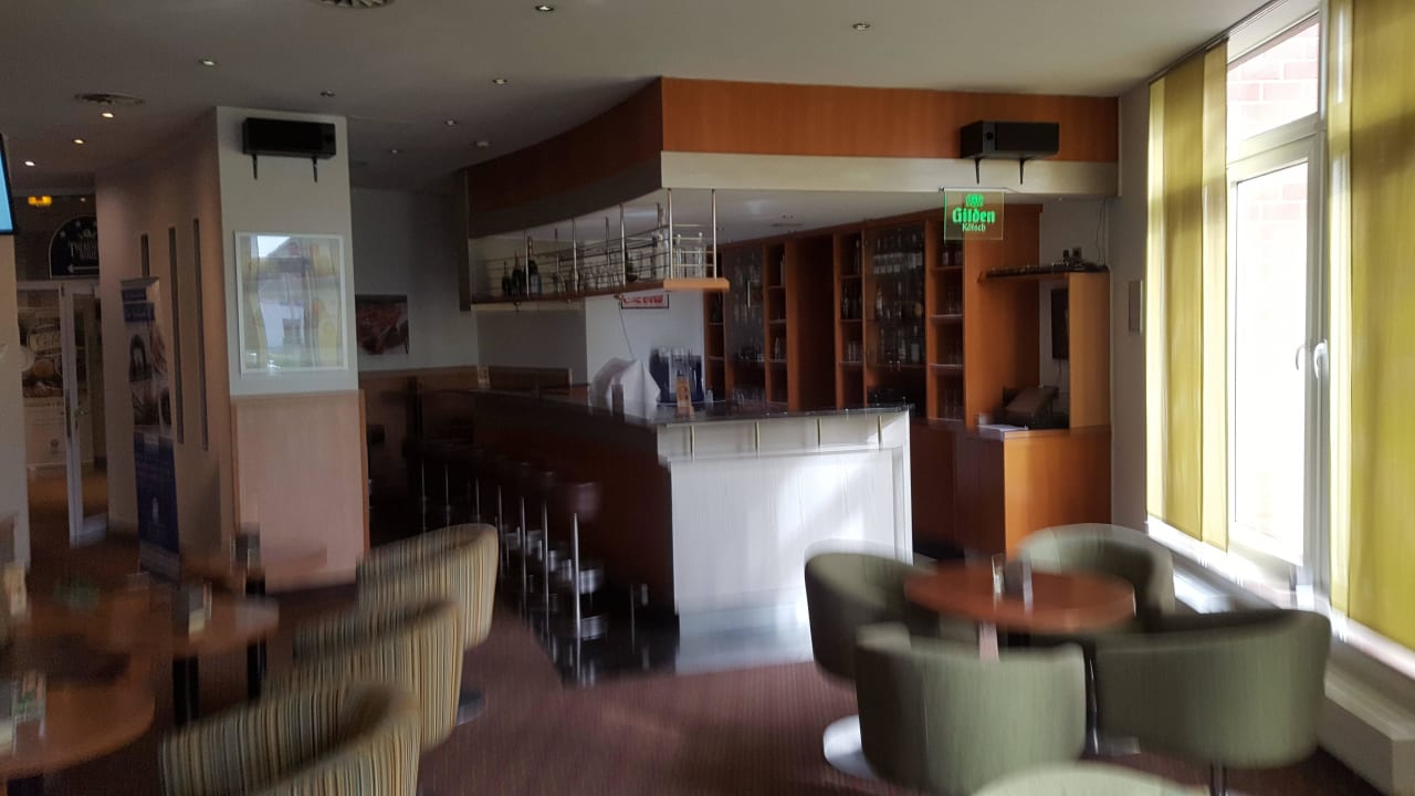 Hotelbar am Tage H+ Hotel Köln Hürth
