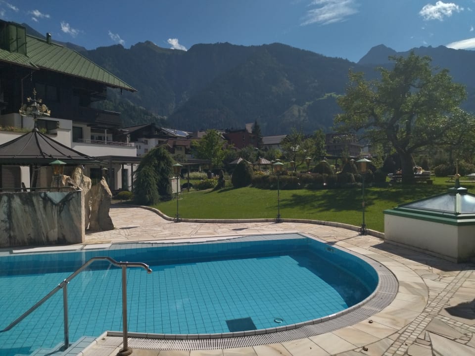 Pool Neuhaus Zillertal Resort