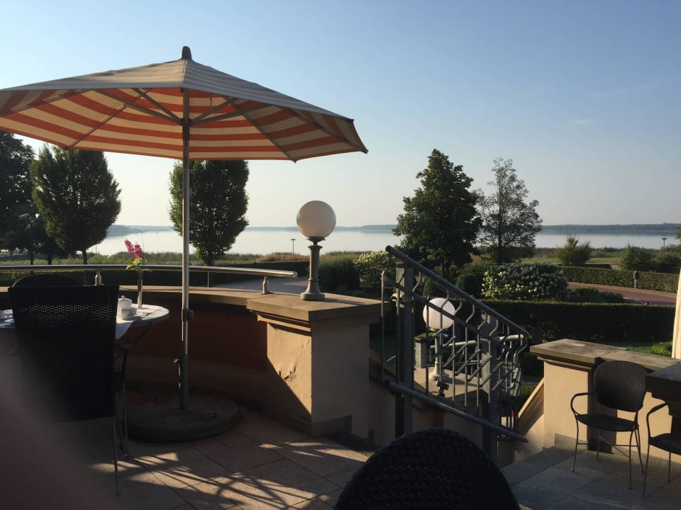 Von der Terrasse auf den See Apartments Villa am Bernsteinsee