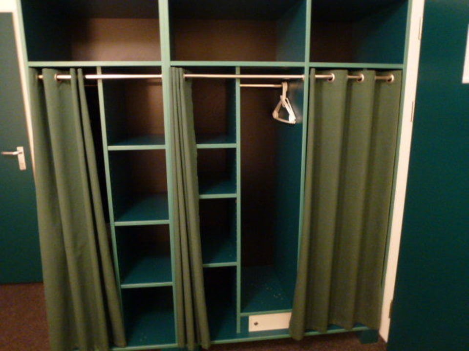 Schrank/Gepäckablage Hotel 103