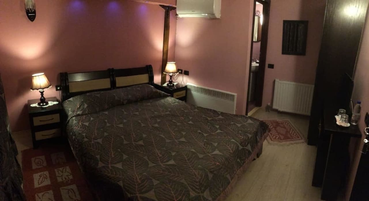 Mały ale przytulny Guesthouse Bujtina Leon