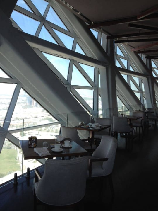 Restaurant  Andaz Capital Gate Abu Dhabi - a concept by Hyatt