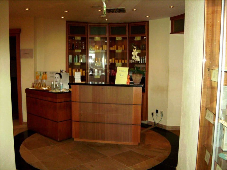 Eingang zur Beauty - Abteilung DORMERO Hotel Bonn - Windhagen