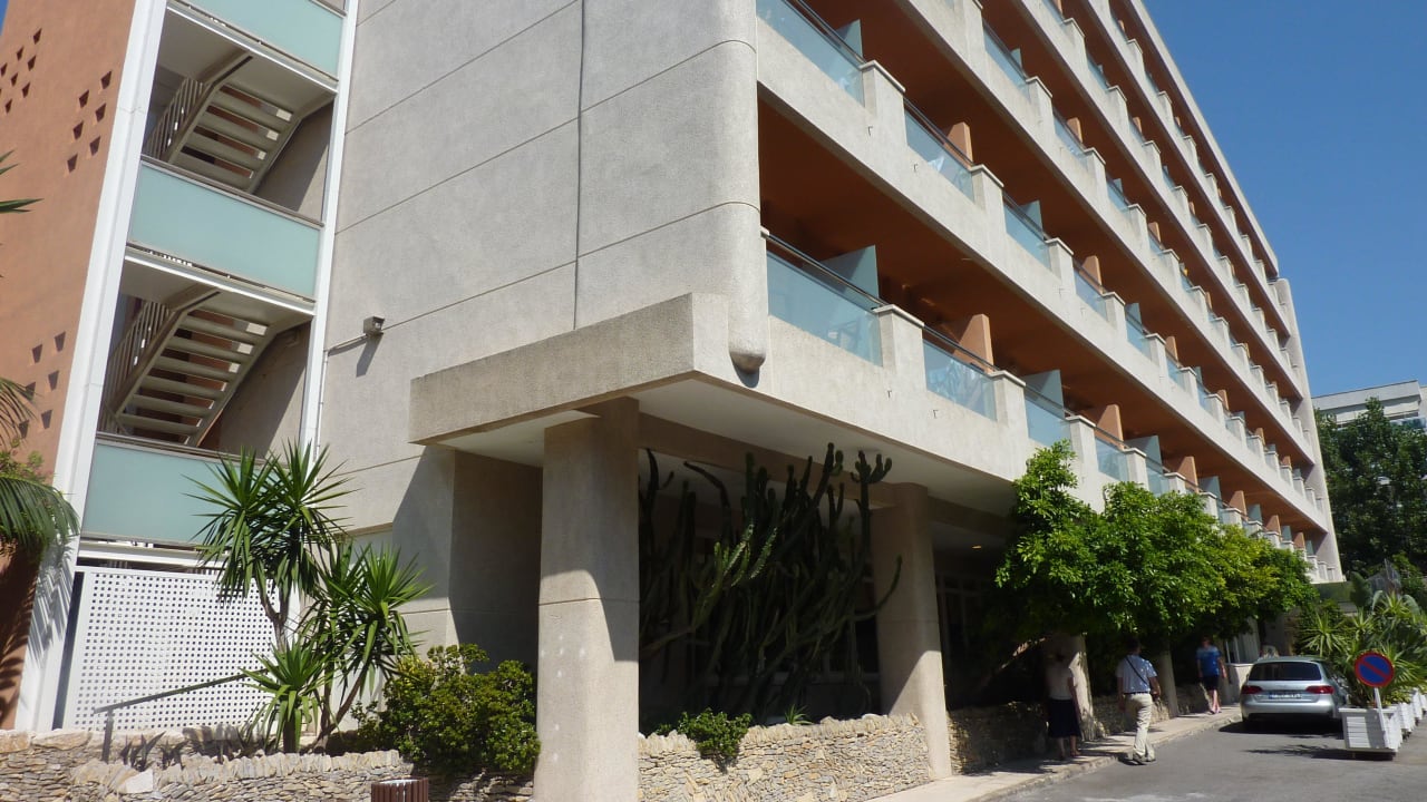 Wejście do hotelu H10 Vintage Salou - Adults Only