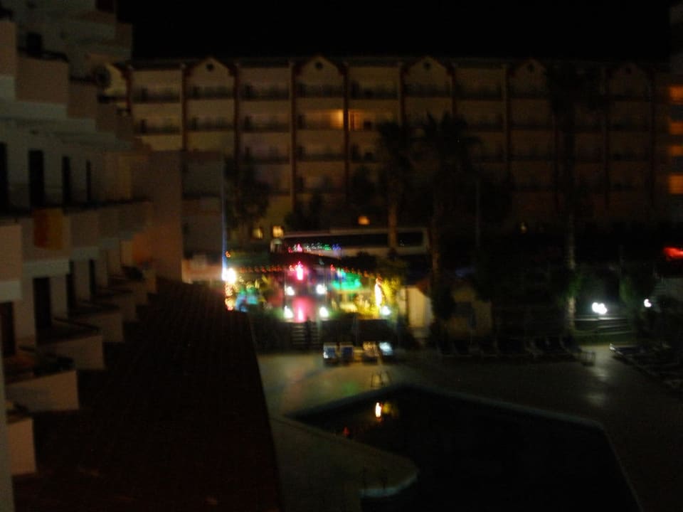 Barek i basen noca Grand Atilla Hotel