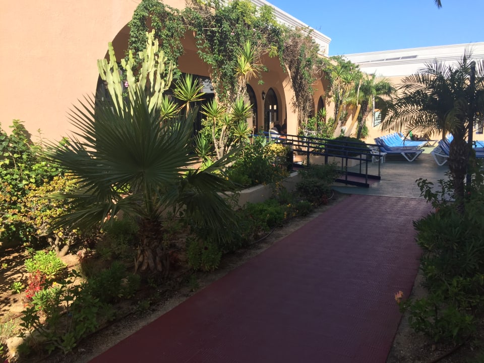 Gartenanlage Sol Sancti Petri Apartamentos