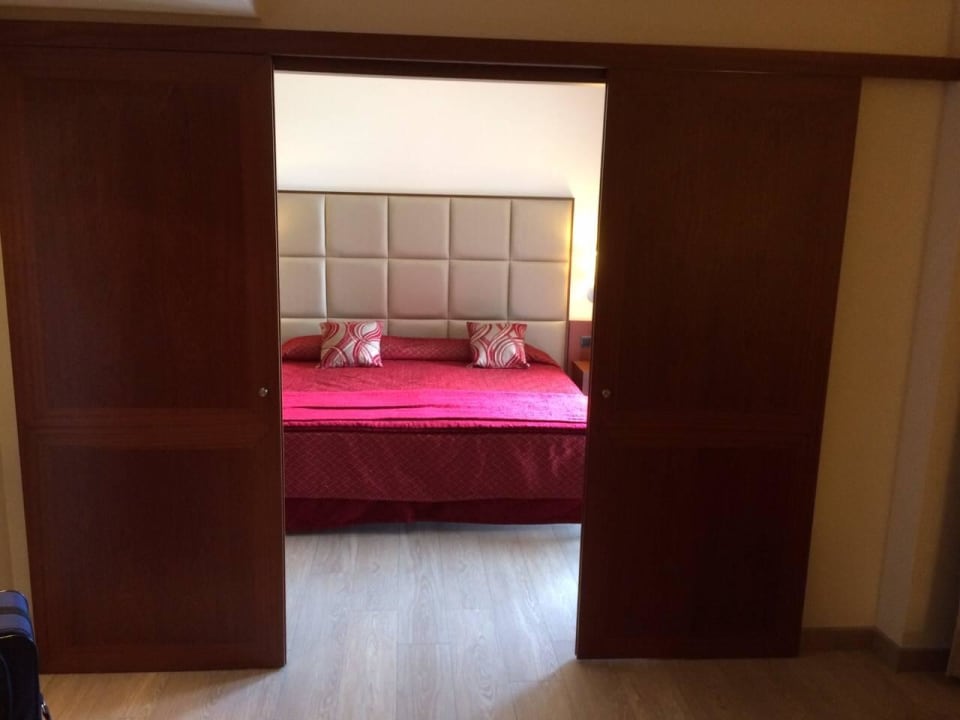 Blick ins Schlafzimmer Protur Turo Pins Hotel