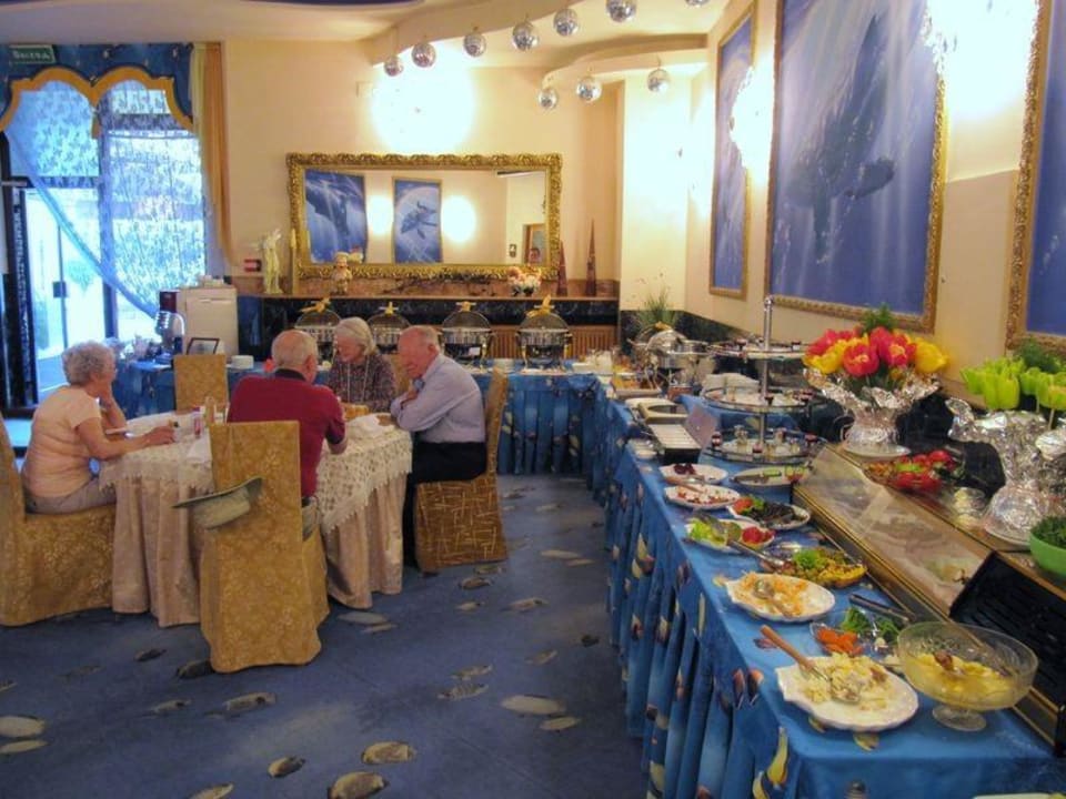 Mittagssbuffet im Barrestaurant Resort Oktyabrskiy