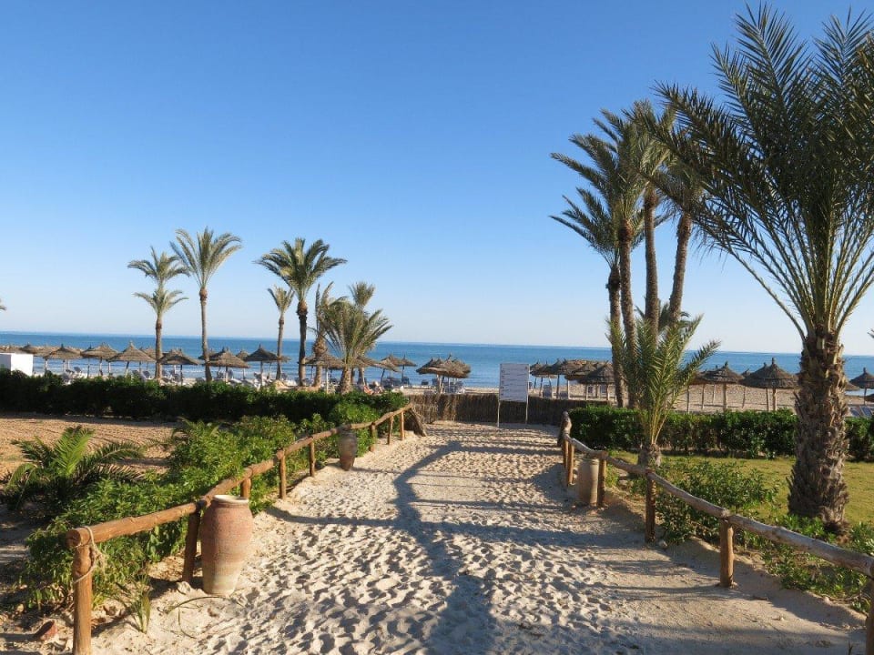 Zugang zum Strand Club Palm Azur