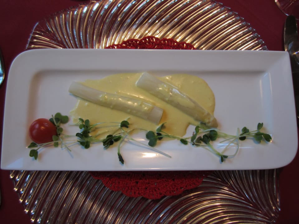 Vorspeise mit Spargel Hotel Sonnleiten