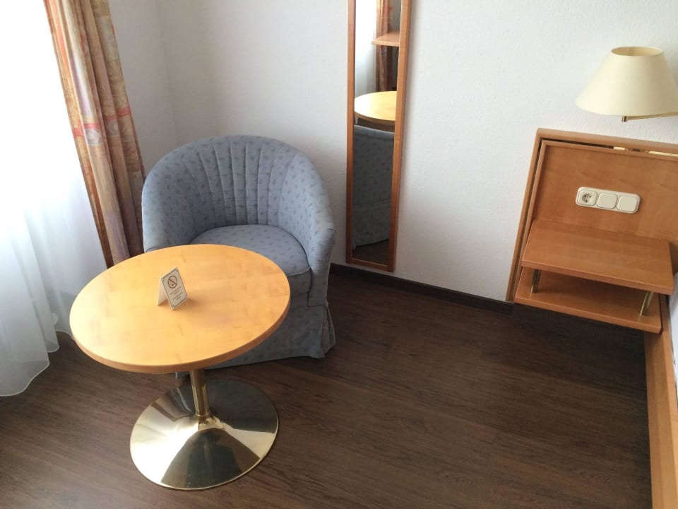 Sessel und Tisch AMEDIA Hotel Weiden, Trademark Collection by Wyndham