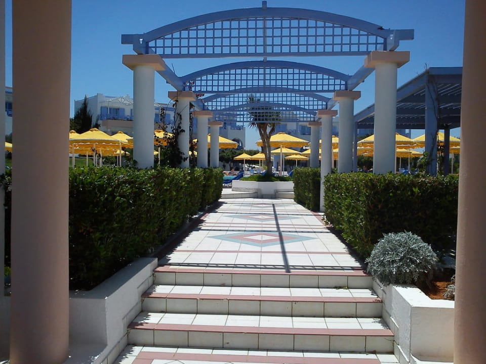 Tunnel Hotel Serita Beach