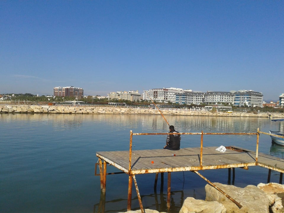 Blick von der Lagune zum Hotel Adalya Ocean Deluxe