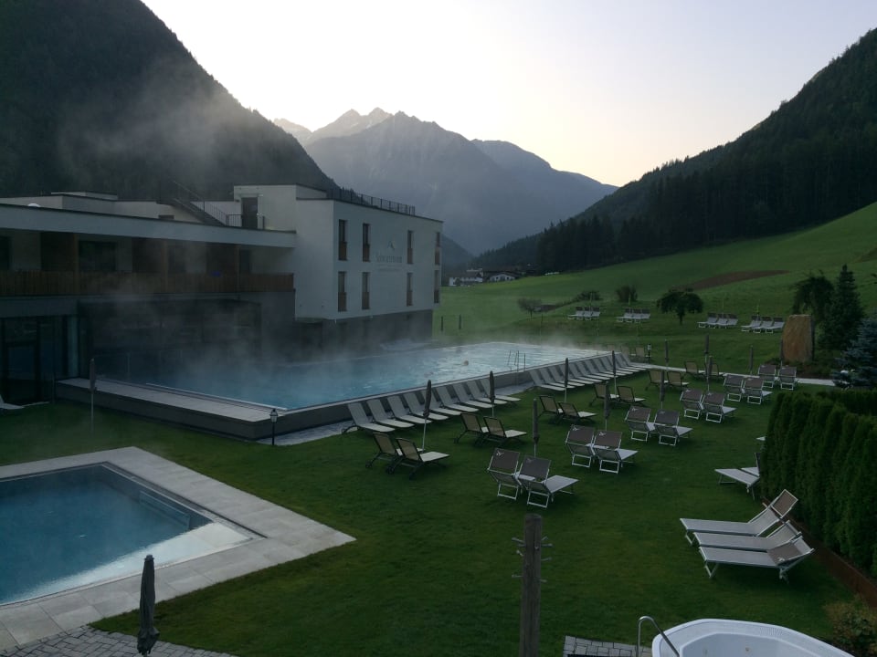 Pool Hotel Schwarzenstein