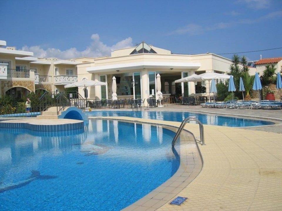Pool und Poolbar Kastalia Village & Saint Nikolas Hotel