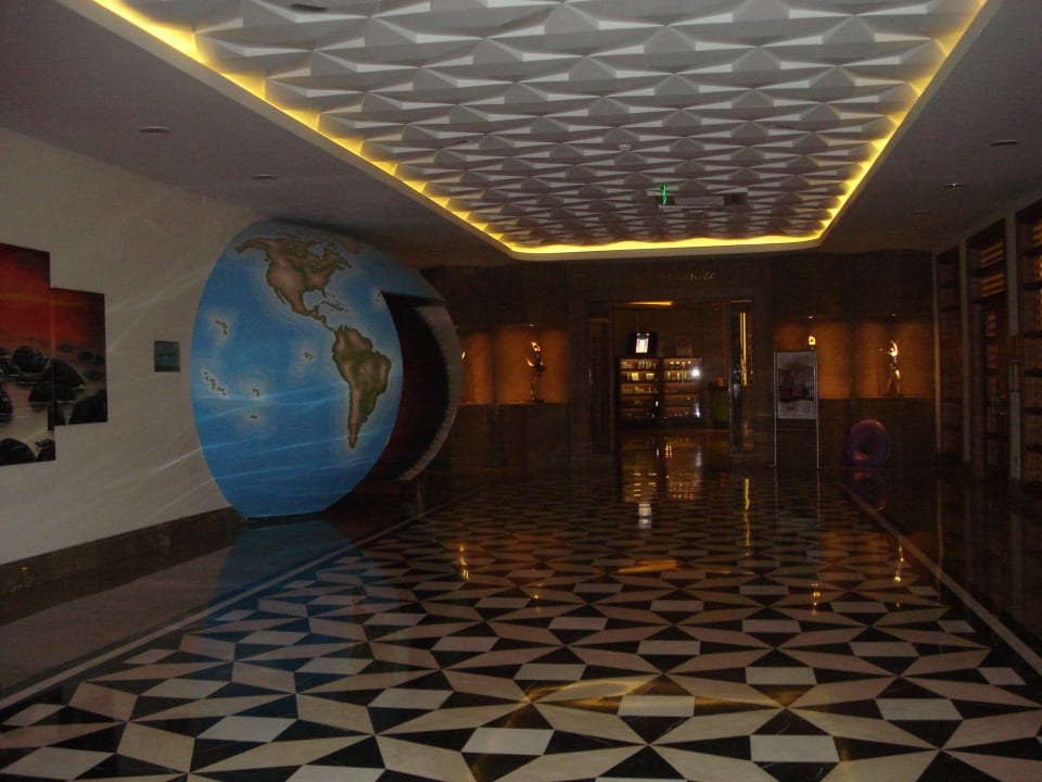 Untere Etage - Blick zum Wellnessbereich Royal Holiday Palace