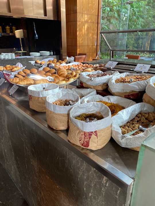 Gastro Hotel Vivanta by Taj Gurgaon