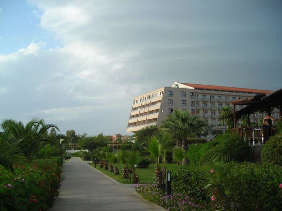 Das Schiff fährt ab Kaya Belek Hotel