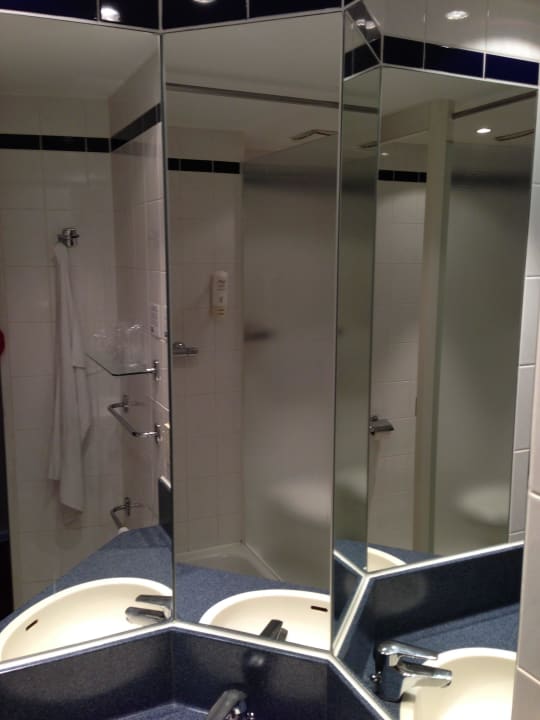 Bad Holiday Inn Express Frankfurt - Airport