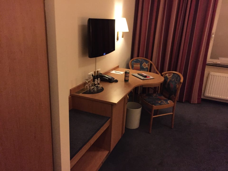 Fernsehere und Minibar Hotel de France