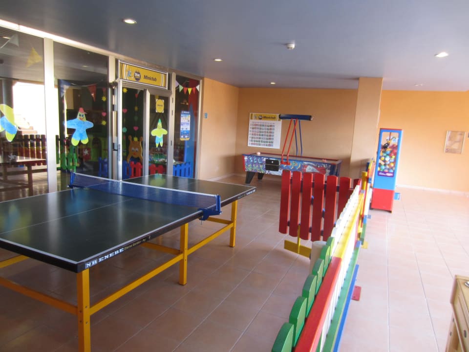 Tischtennisplatte vorm Miniclub Iberostar Selection Fuerteventura Palace