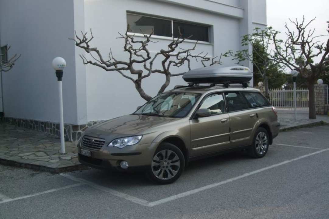Parkplatz teilweise schattig Hotel Bousoulas