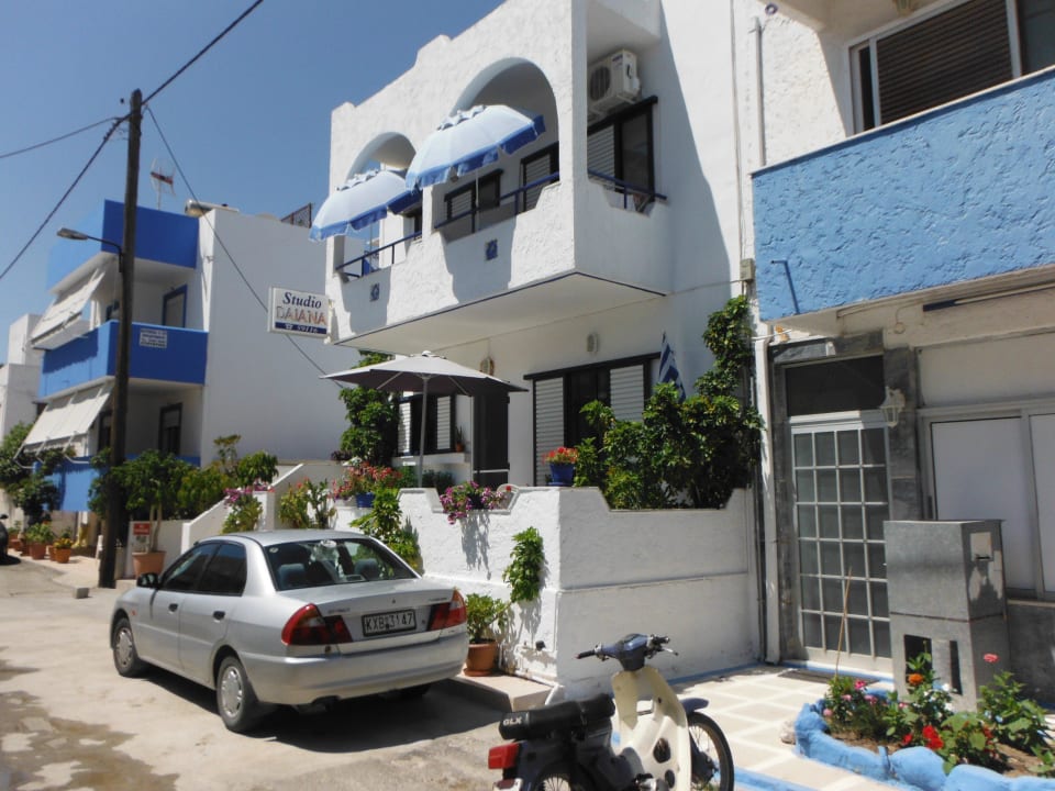 Diana von der Strasse gesehen Diana Studios