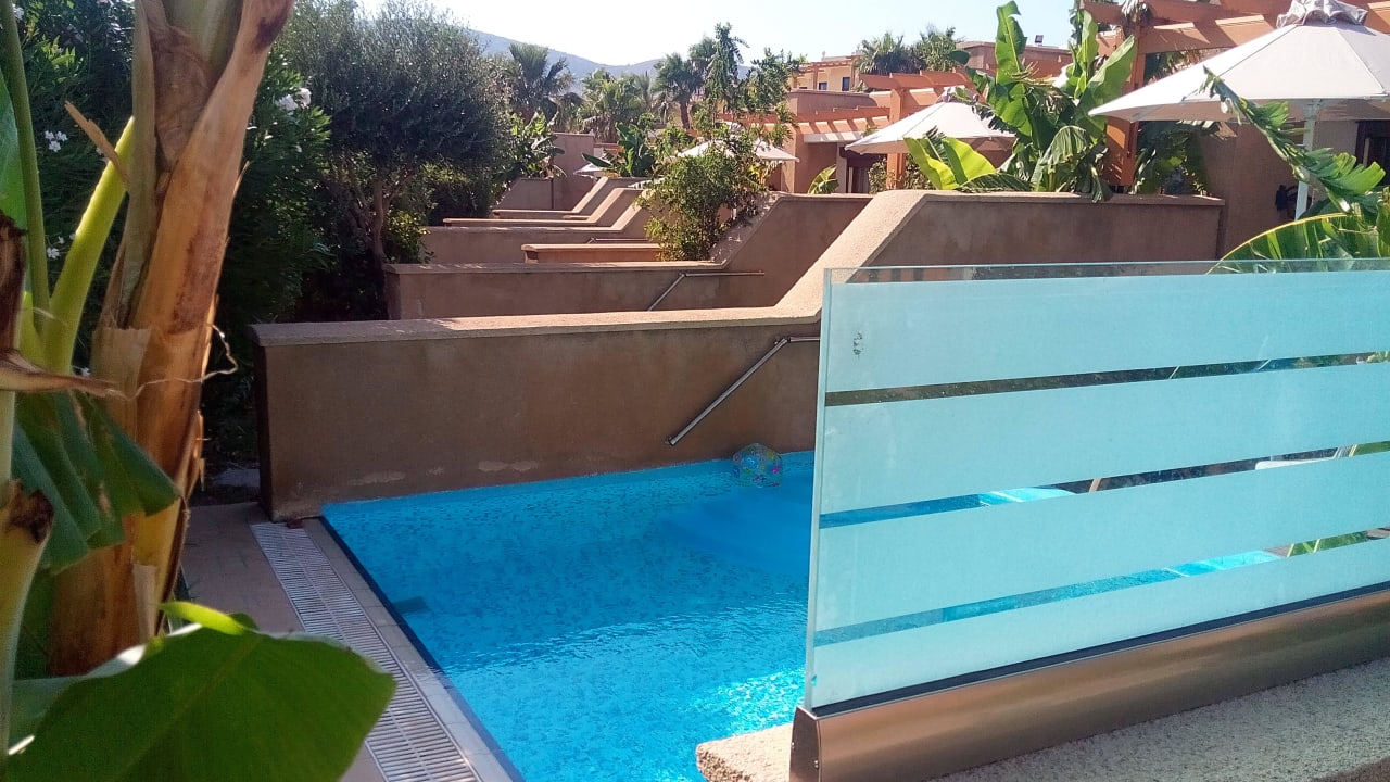 Die Privatpools der Appartements Atrium Palace Thalasso Spa Resort & Villas