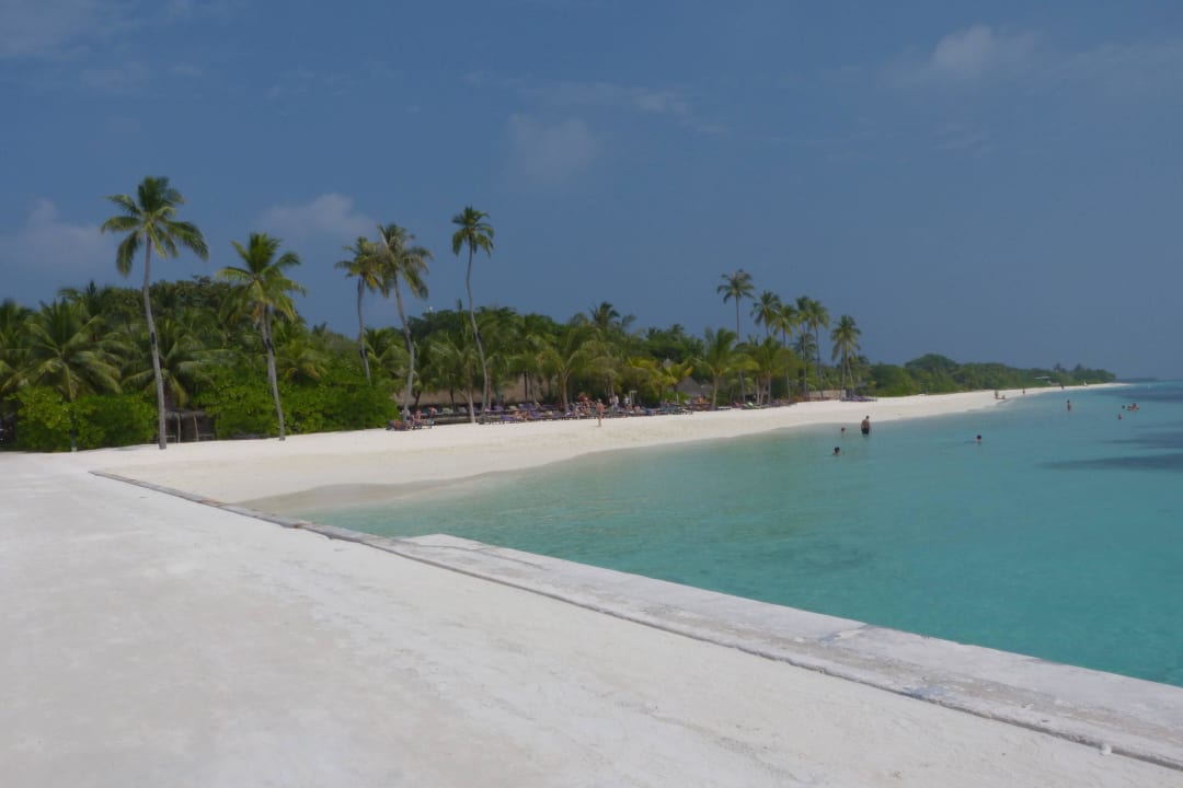 Strand vom Steg Kuredu Island Resort & Spa