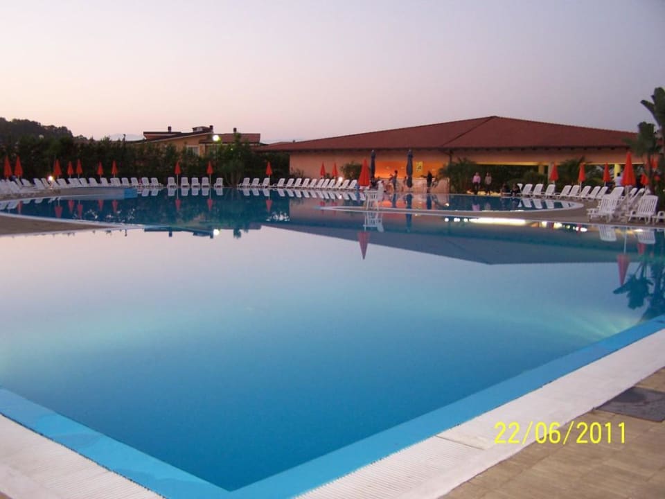 Pool am Abend Futura Club La Praya