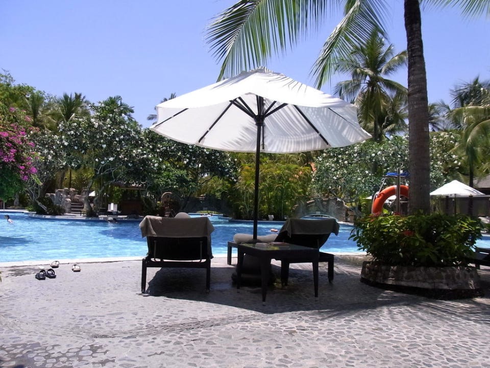 Pool incl Liege Paradisus by Melia Bali