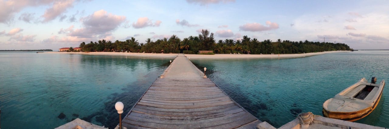 Am Steg bei Sonnenaufgang, Joanna & Pascal Summer Island Maldives