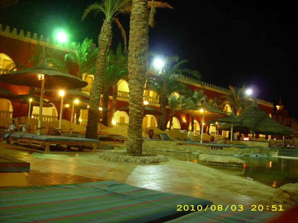 Animationspool am Abend Pickalbatros Alf Leila Wa Leila Resort - Neverland Hurghada