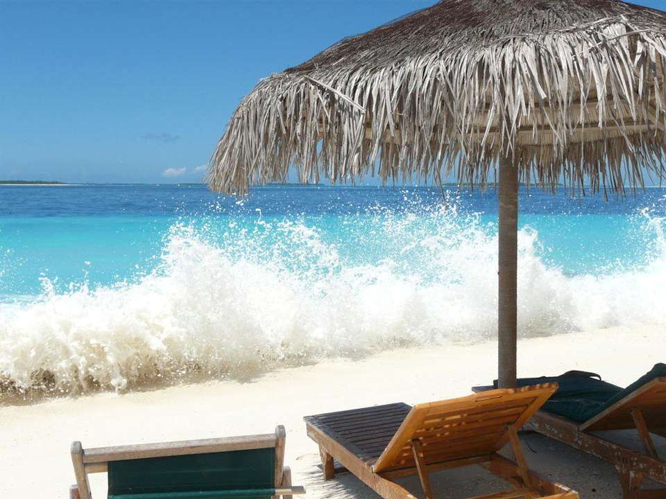 Wellen auf Reethi Beach NH Collection Maldives Reethi Resort