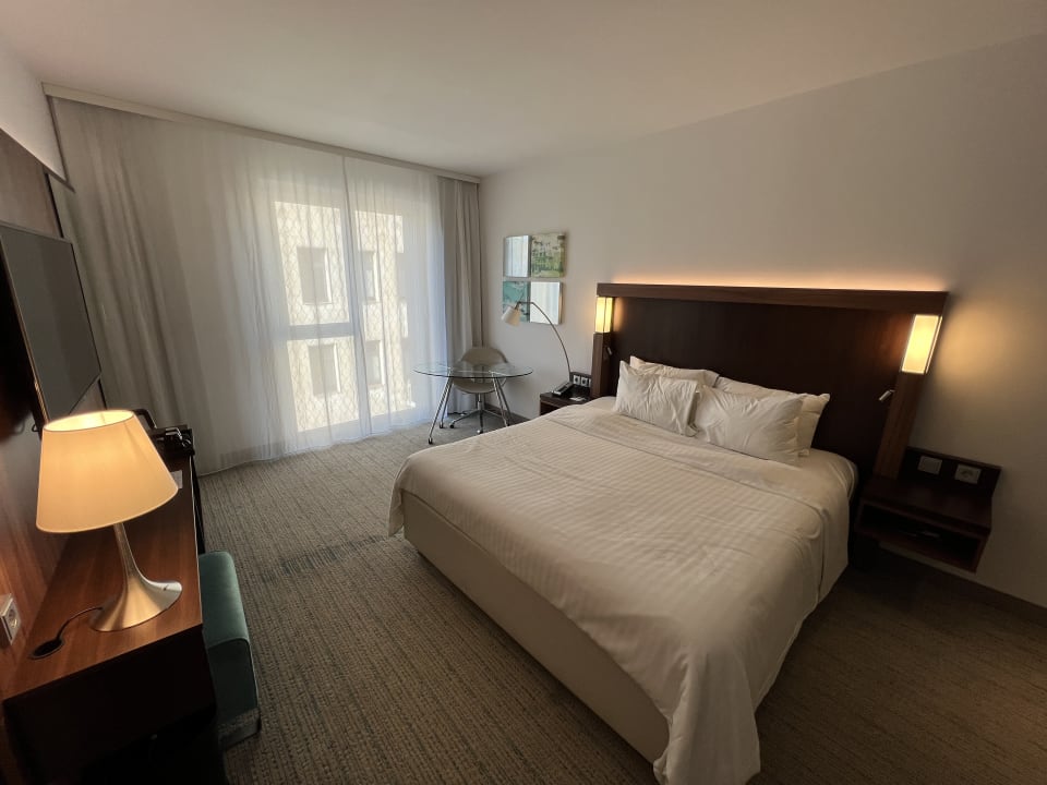 Zimmer Hotel Courtyard by Marriott Cologne