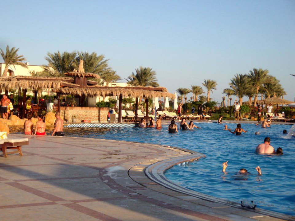 Pool mit Poolbar Regency Plaza Aqua Park & Spa