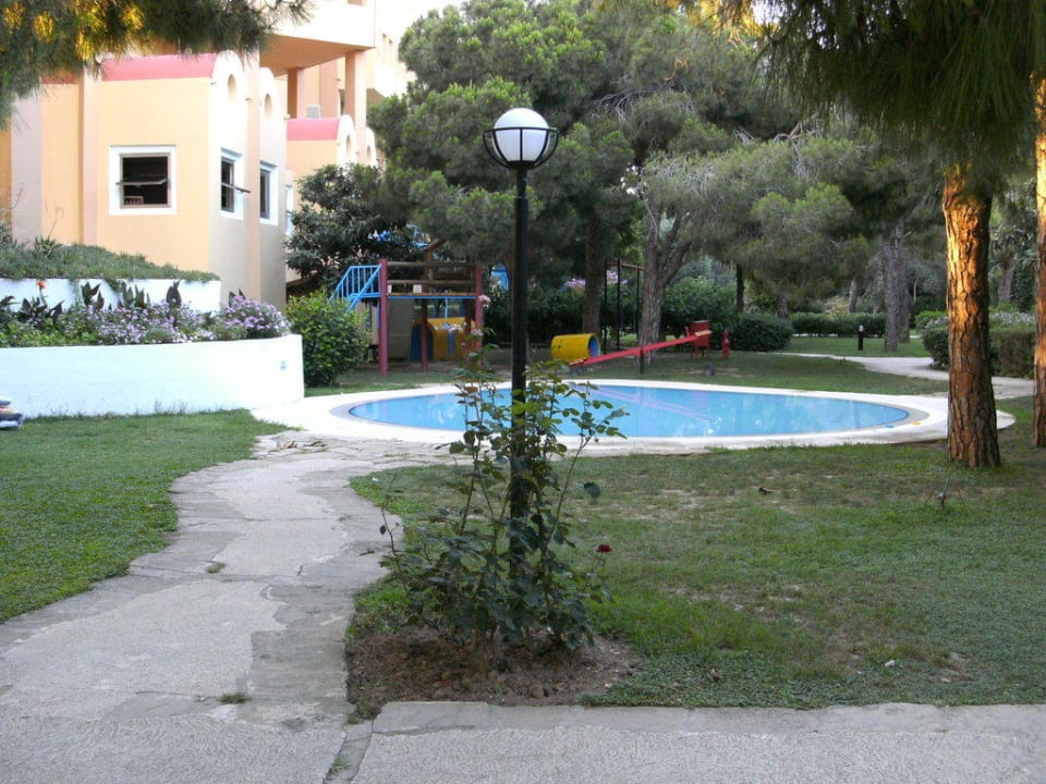 Kleinkinderbecken mit Spielplatz Asteria Collection Side