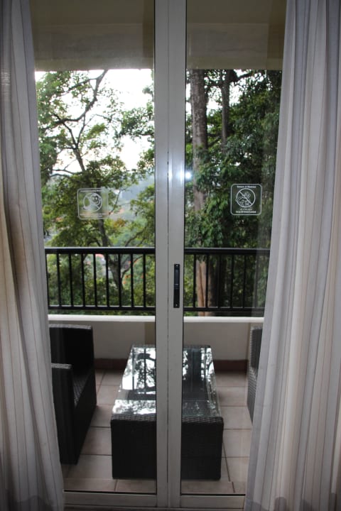 Blick zum Balkon Hotel Thilanka