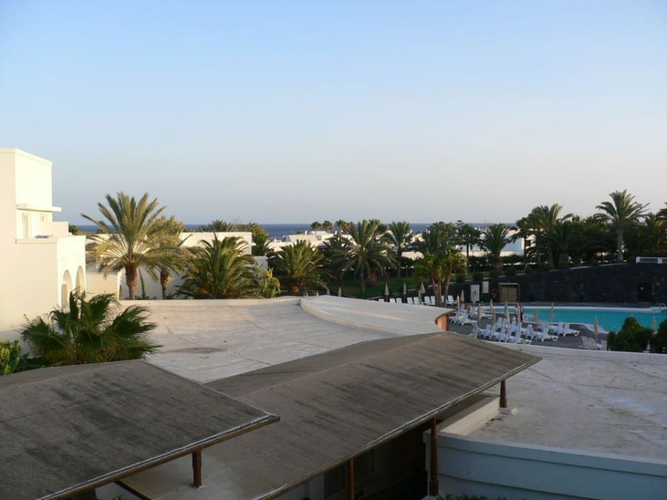 Im Hintergrund ist das Meer zu sehen Relaxia Olivina