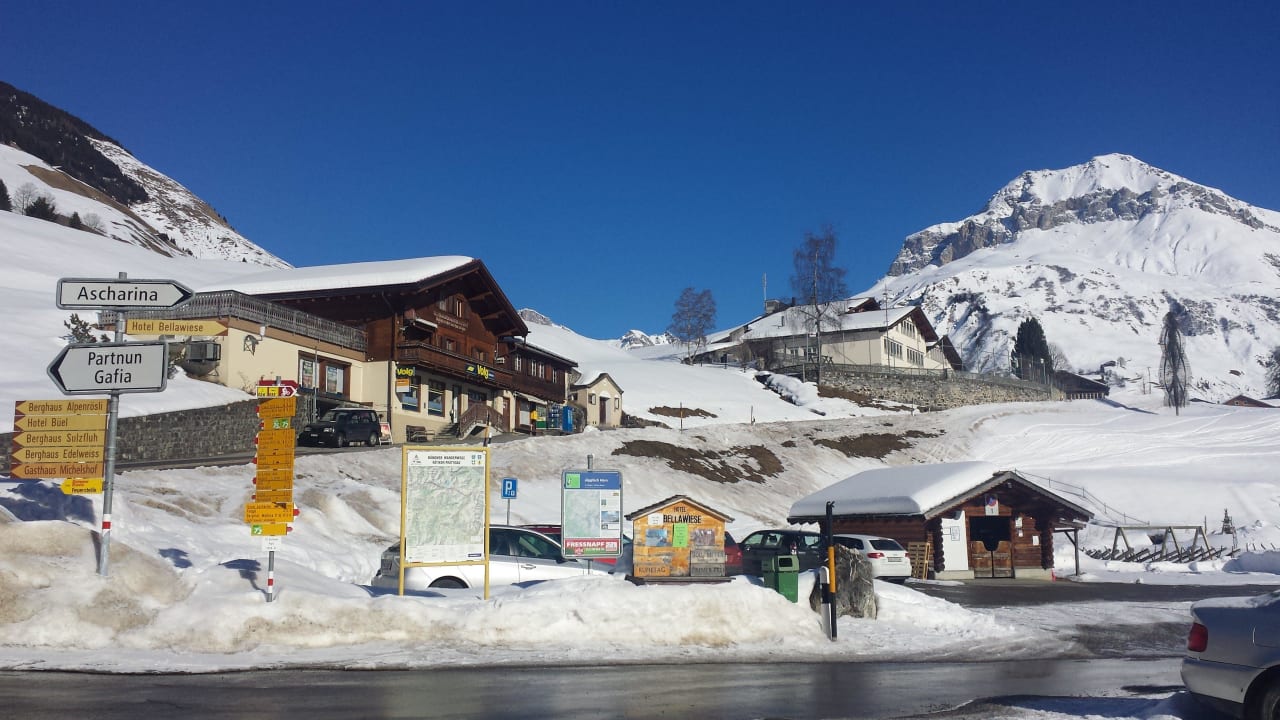 Parkplatz gegenüber Hotel Hotel Minotel Madrisajoch