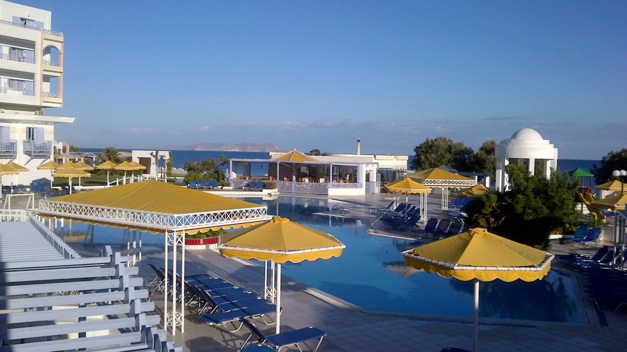 Gesamtblick von Lobby Hotel Serita Beach