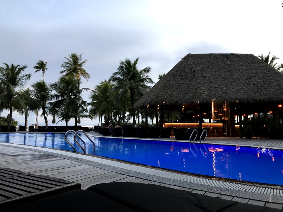 Pool Kuredu Island Resort & Spa