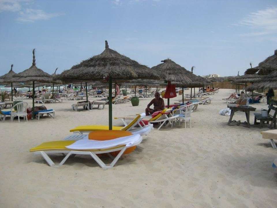 Strandruhe um die Mittagszeit El Ksar Resort & Thalasso
