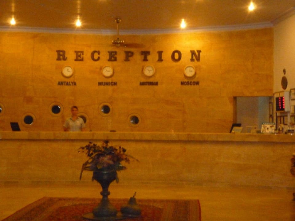 Alles sehr gepflegt Rezeption Kırbıyık Resort Hotel - Alanya